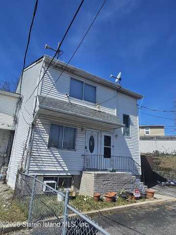 450 Drumgoole Road W, Staten Island, NY 10312