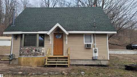 1880 W Hammond, Traverse City, MI 49686