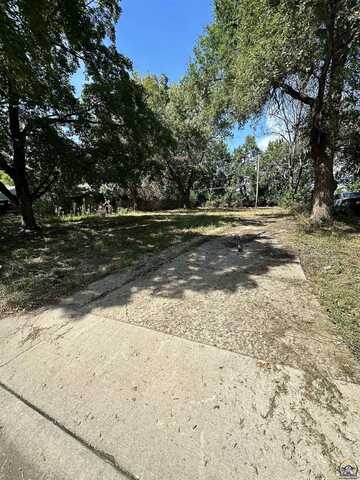810 SE 33rd ST, Topeka, KS 66605