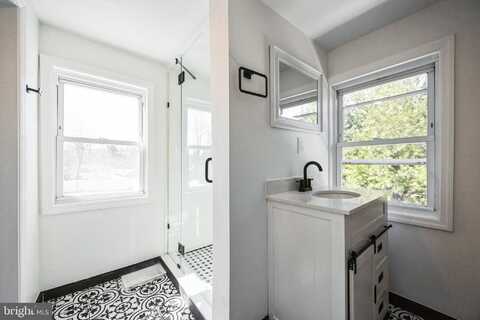 211 W PACIFIC AVENUE, MINOTOLA, NJ 08341