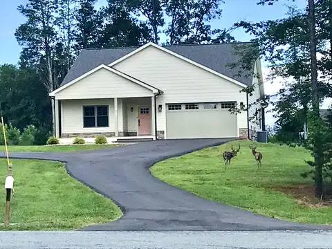17 Alpine DR, Union Hall, VA 24176