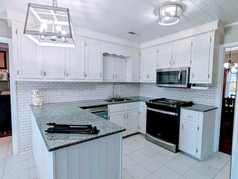 2722 Powhatan Dr, Sumter, SC 29150