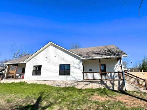 711 Ninth St., Mena, AR 71953