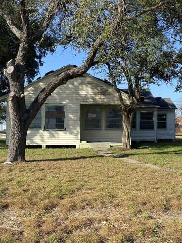 530 W Richard Avenue, Kingsville, TX 78363