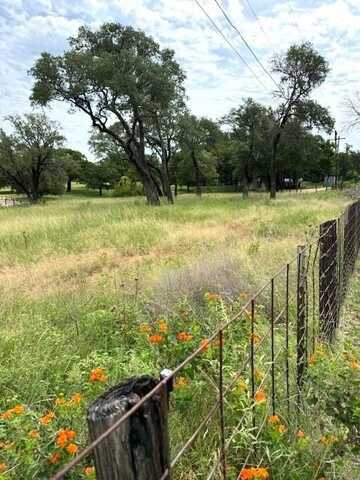 960 Eagle St, Fredericksburg, TX 78624