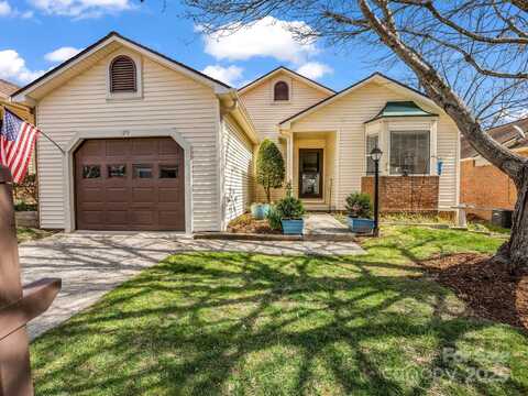 129 Exeter Court, Hendersonville, NC 28791