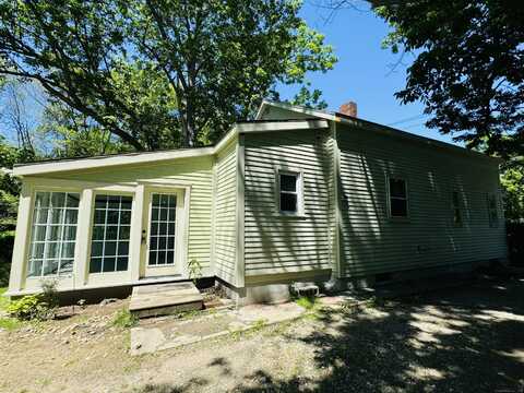 19 Huntington Road, Scotland, CT 06264