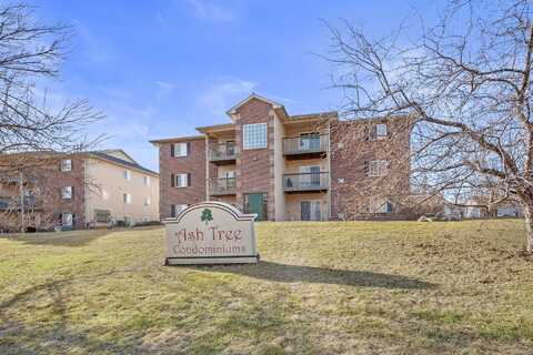 5924 Sutton Place, Urbandale, IA 50322