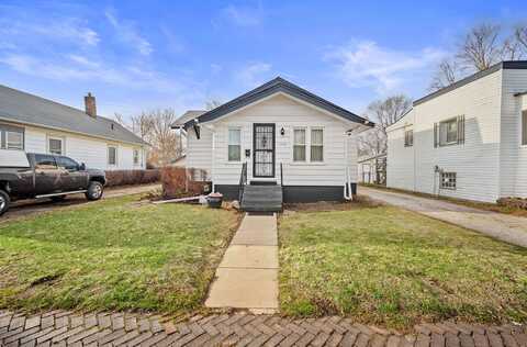 2725 E Walnut Street, Des Moines, IA 50317