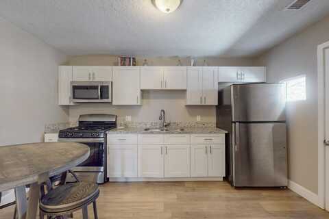 945 Madeira Drive SE Drive SE, Albuquerque, NM 87108