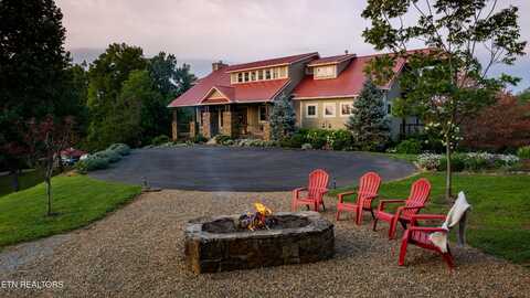 3656 Henry Town Rd, Sevierville, TN 37876
