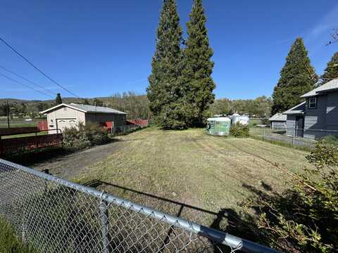 1807 Crescent Avenue, Klamath Falls, OR 97601