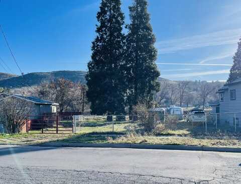 1807 Crescent Avenue, Klamath Falls, OR 97601