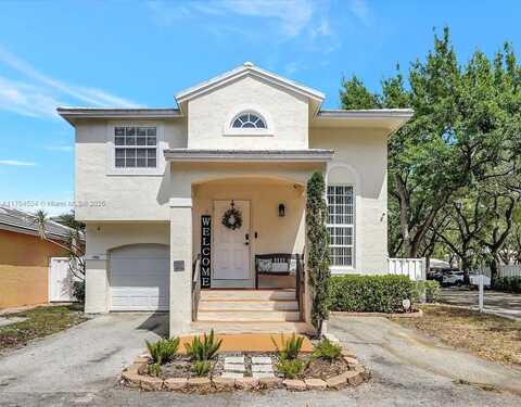 9900 NW 2nd Ct, Plantation, FL 33324