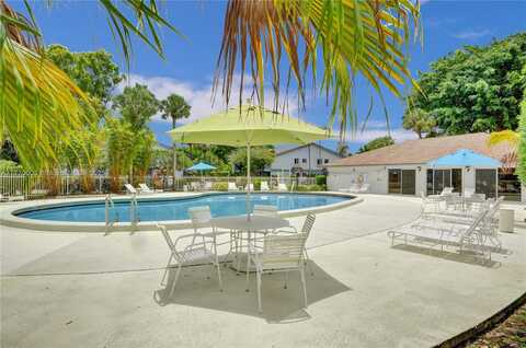 2761 S Oakland Forest Dr, Oakland Park, FL 33309
