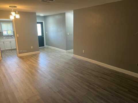 6877 NW 30th St, Sunrise, FL 33313