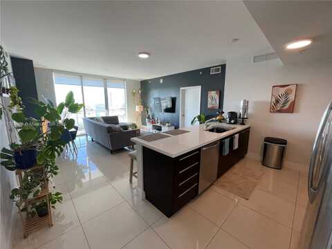 90 SW 3rd St, Miami, FL 33130
