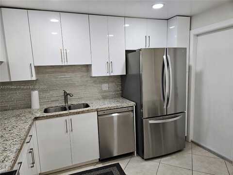 330 SE 2nd St, Hallandale Beach, FL 33009