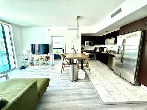 950 Brickell Bay Dr, Florida City, FL 33131