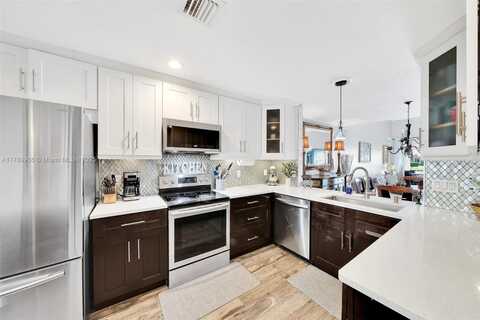 6204 NW 74th Ct, Parkland, FL 33067