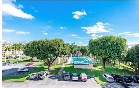 9350 Fontainebleau Blvd, Miami, FL 33172