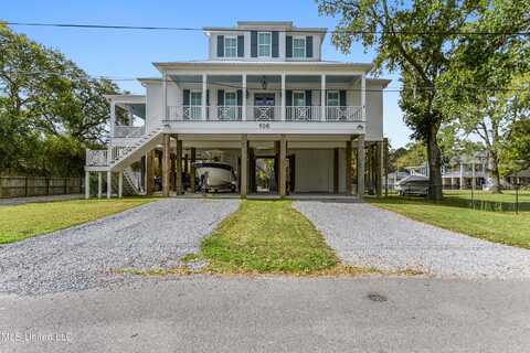 106 Leonhard Avenue, Bay Saint Louis, MS 39520