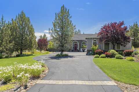 8550 Coopers Hawk Drive, Redmond, OR 97756