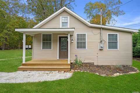 137 North Street, Manorville, NY 11949