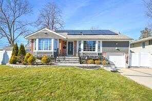 1 Pleasant Ave Ave, Plainview, NY 11803