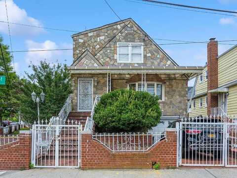 207 Beach 13th Street, Far Rockaway, NY 11691