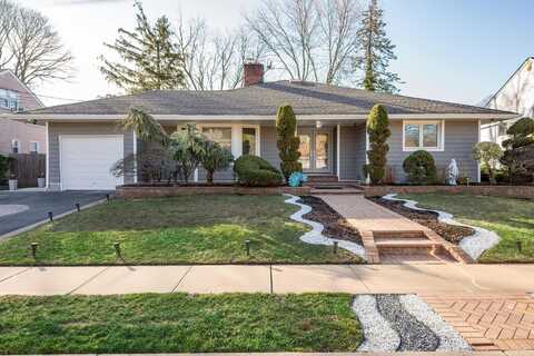 17 Willowbrook Lane, Freeport, NY 11520