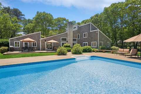 8 Indian Pipe Drive, Quogue, NY 11959