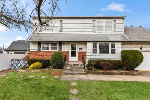 246 Cherry St, Farmingdale, NY 11735