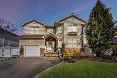 133 Commonwealth Avenue, Massapequa, NY 11758