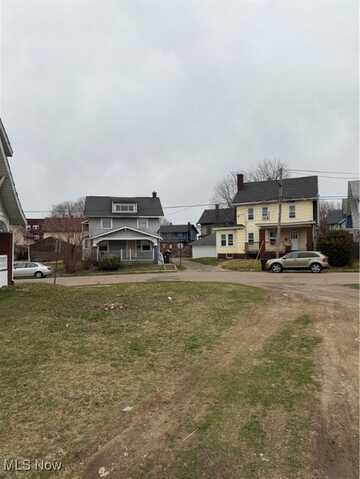 1220 Dougherty Place NW, Canton, OH 44703