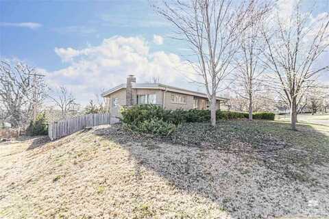830 Crestview Drive, Junction City, KS 66441