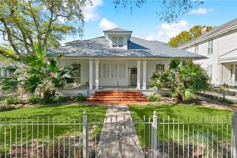7902 FRERET Street, New Orleans, LA 70118