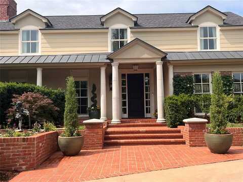 6802 NW Grand Boulevard, Nichols Hills, OK 73116