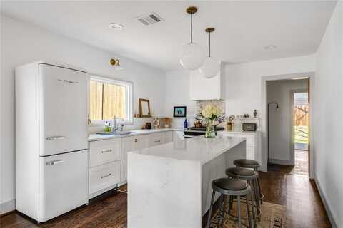 1207 Walmsley Avenue, Dallas, TX 75208