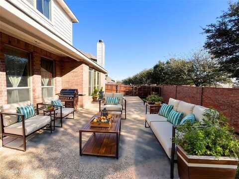 11 Beechcreek Drive, Edgecliff Village, TX 76134