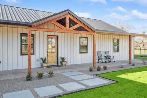 413 Hoot Avenue, Leakey, TX 76449