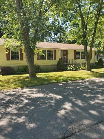 132 Twin Lakes Dr, Elyria, OH 44035