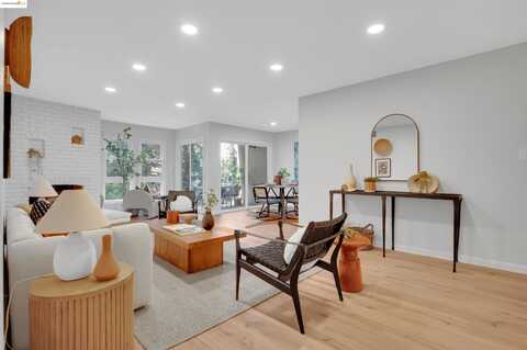 245 Montecito Ave, Oakland, CA 94610