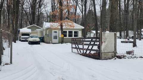 1306 Russell, Harrison, MI 48625