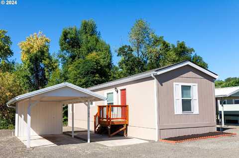 201 NE Peggy AVE, Roseburg, OR 97470