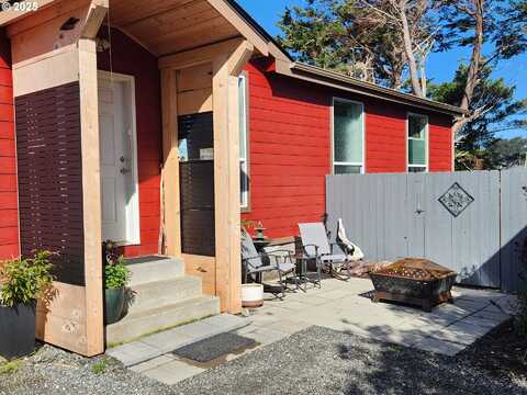 94223 1ST ST, Gold Beach, OR 97444