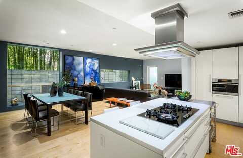 825 N Kings Rd, West Hollywood, CA 90069