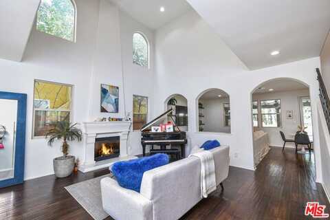 15525 Morrison St, Sherman Oaks, CA 91403