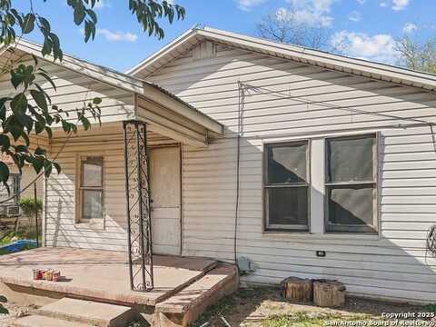 524 Avenue B, Seguin, TX 78155