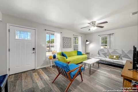 226 Bee St, San Antonio, TX 78208